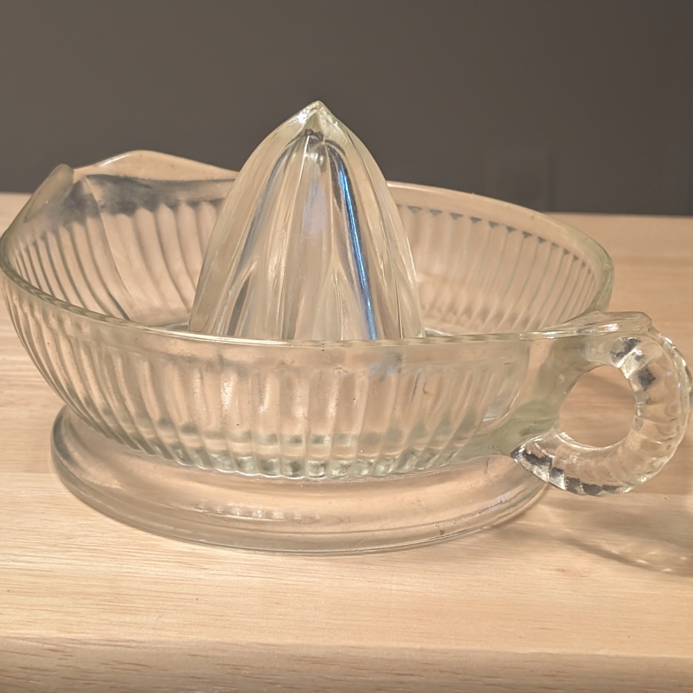 Clear Glass Citrus Juicer Reamer with Pour Spout and Handle
